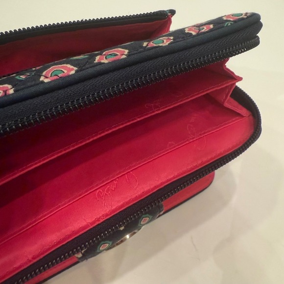 Vera Bradley Petal Paisley Quilted Cotton Turnlock Zip Around Wallet Navy Pink - Picture 5 of 6